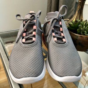 Nike Womens Air Max Motion 2 CU4925-001 Gray Running Shoes Sneakers Size 8.5